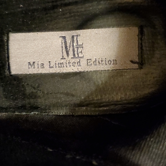 Mia Limited Edition black bootie - Picture 5 of 8